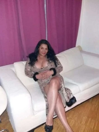 Yazmin geil - sehr üppig
