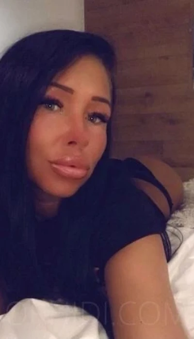 Alis im Studio Royal