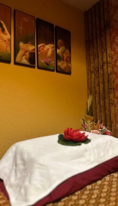 Rose Top Massage per WhatsApp