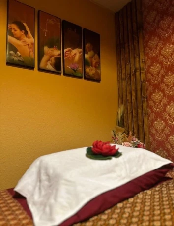 Rose Top Massage per WhatsApp