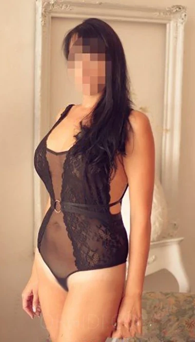 Julia (26) - Escort Service