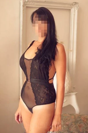 Julia (26) - Escort Service