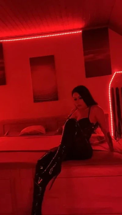 Mistress  Mel