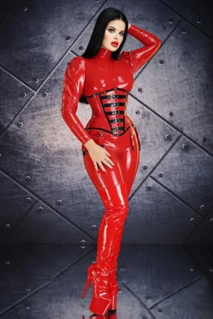 Jungdomina Lady Lucia Lucifa