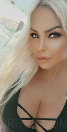 VOLLBUSIGE PORNOQUEEN TS DANYELLA!