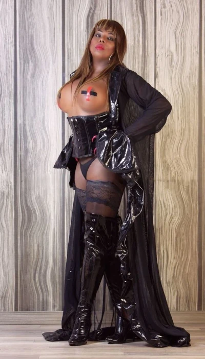 Trans Naomy Xxxl Richti