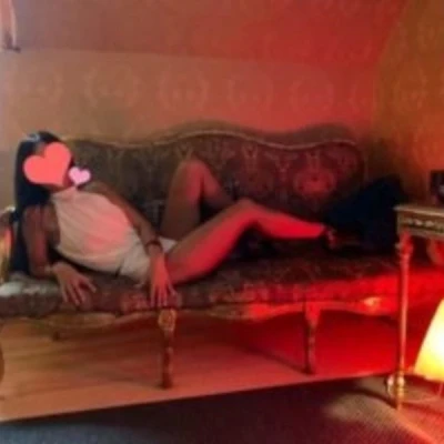 Simone im Girls-Haus 19