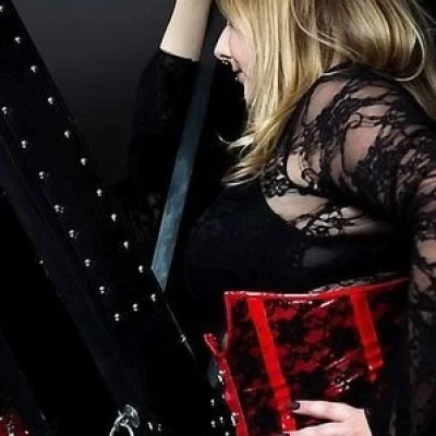 Switcherin Lana Xtrem im Studio Centric