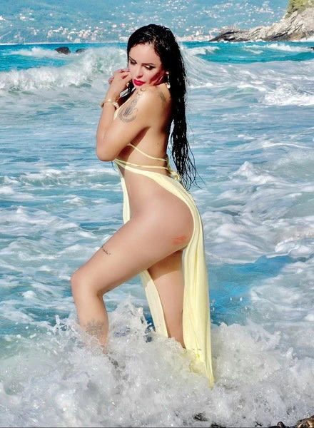Ts Ariana Latina