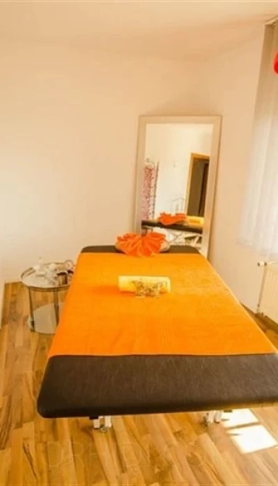 China- Japan-Massage