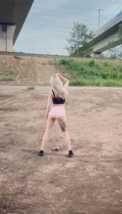 Deutsche junge(18+) Dame 100% echte Bilder