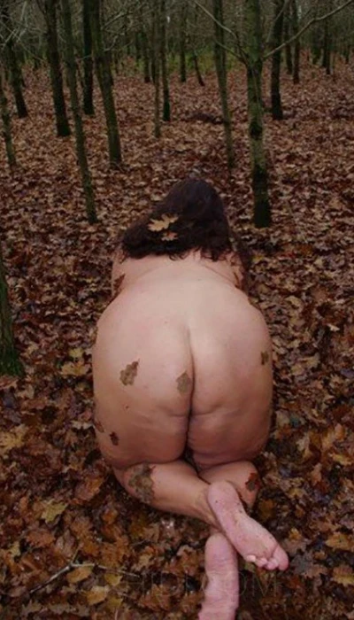 Lara - Vollweib mit Naturbusen 105 G
