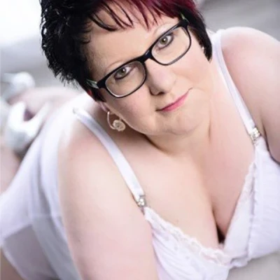 Lilly (35) - Plus Size Modell