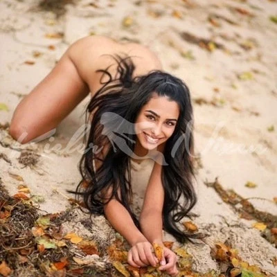 Sexy Selena *Anfängerin frische 18*
