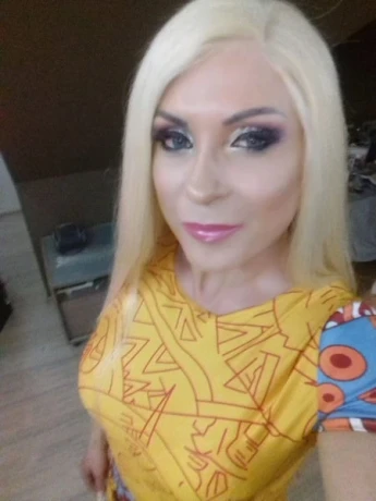 Neu Trans Queen Beyonce