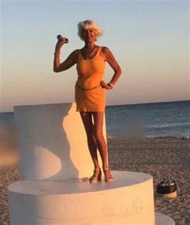 SOPHIE HAUSFRAU MIT SEXY RAUER STIMME