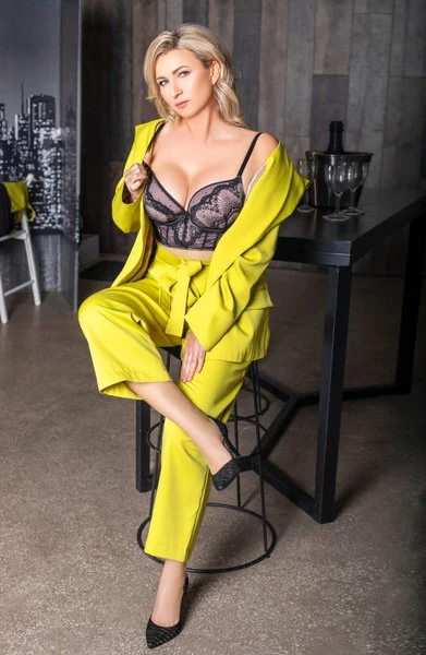 Kira im Girls-Haus 19