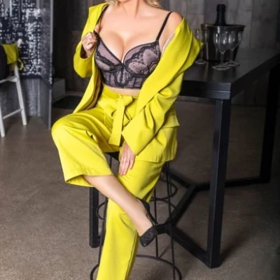 Kira im Girls-Haus 19