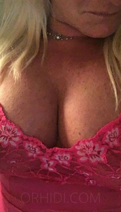 Nette Hausfrau (40)