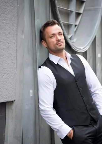 The Most Attractive And Stylish High Class Straight Male Escorts