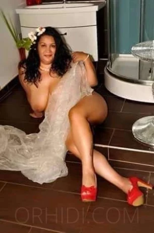 Yazmin geil - sehr üppig