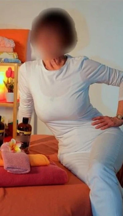 Charmantezertifizierte Massage Therapeutin