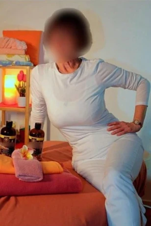 Charmantezertifizierte Massage Therapeutin