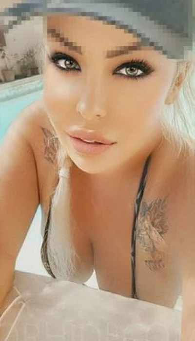 VOLLBUSIGE PORNOQUEEN TS DANYELLA!