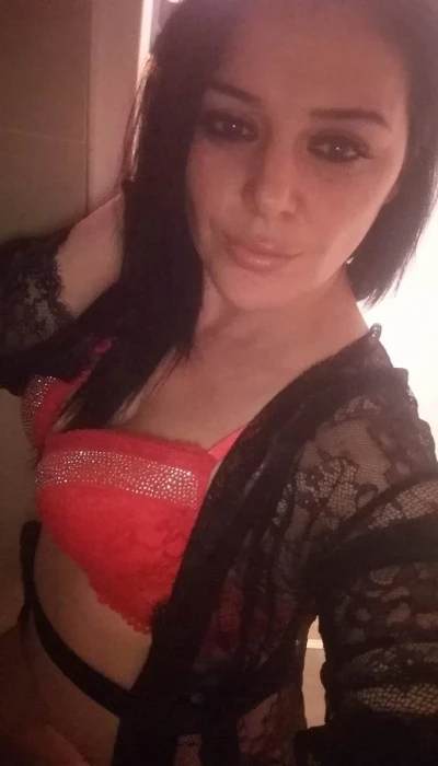 Leila Hot