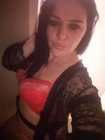 Leila Hot