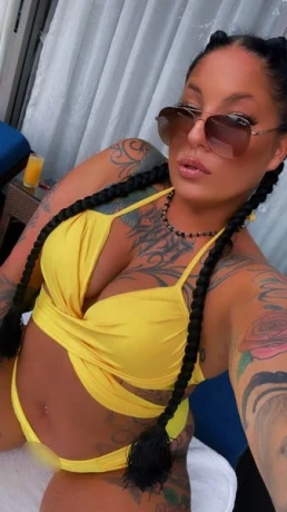 Curvy Chayenne