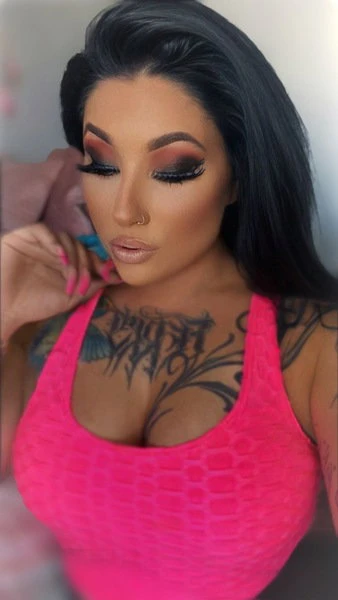 Curvy Chayenne