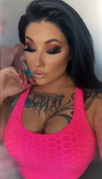 Curvy Chayenne