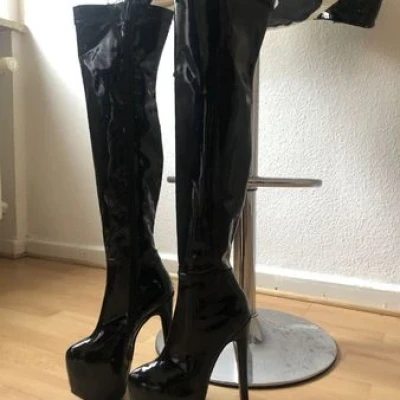 BIZARR-EROTIK LADY CORA