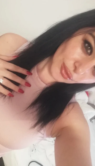 Leila Hot