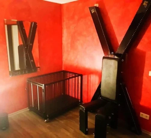 SOPHA - SM Bizarr Dominant