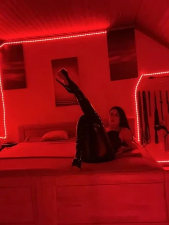 Mistress  Mel