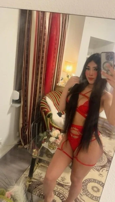 TS Mia Mega