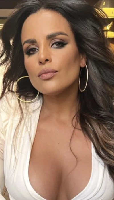 Beatriz Fernandez Feuer Latina