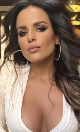 Beatriz Fernandez Feuer Latina