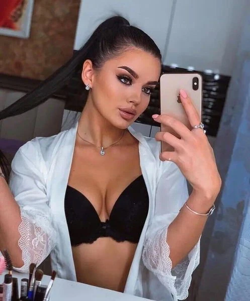 Sexy Jolinna