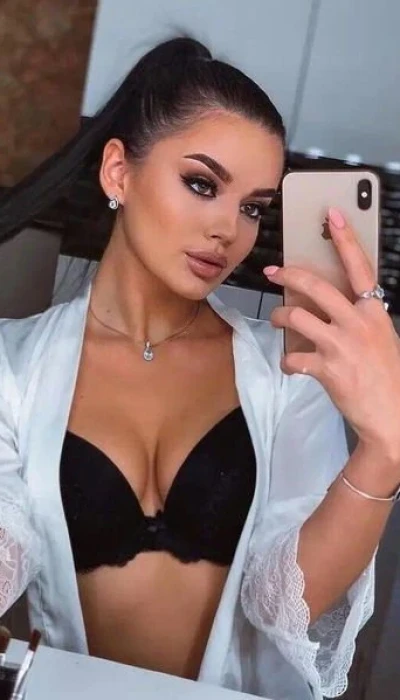 Sexy Jolinna