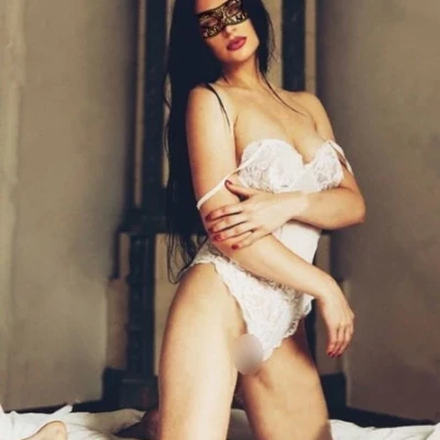 Carmen Wunderbar Brunette