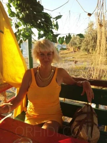 SOPHIE HAUSFRAU MIT SEXY RAUER STIMME