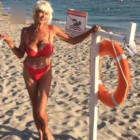 SOPHIE HAUSFRAU MIT SEXY RAUER STIMME