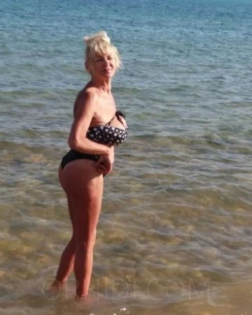 SOPHIE HAUSFRAU MIT SEXY RAUER STIMME