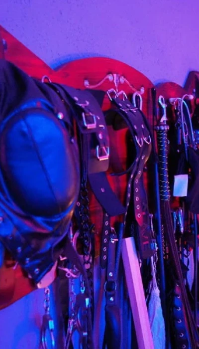 NEU! Domina - nur Hotel möglich!