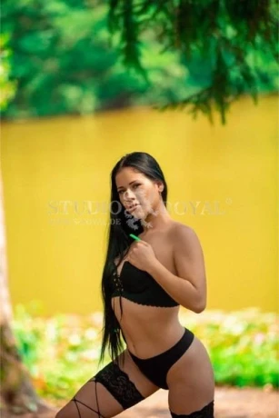 Lina im Studio Royal