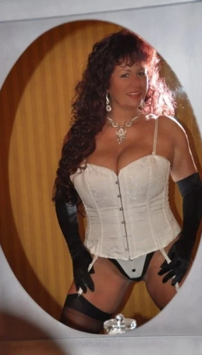 Vollbusige 90g Denise Kein Gv 8m