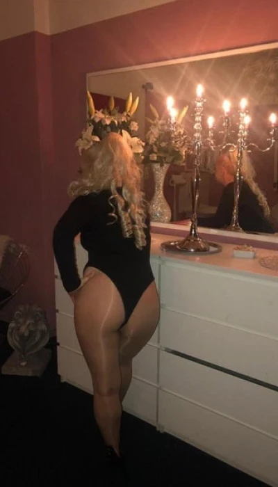 Marina Bei Mona Roses